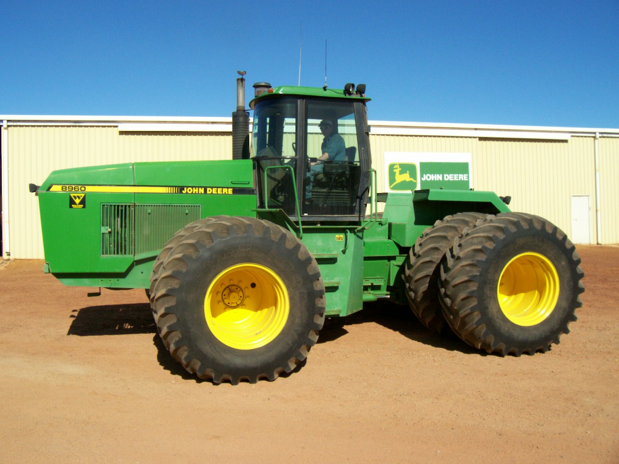 John Deere 8960