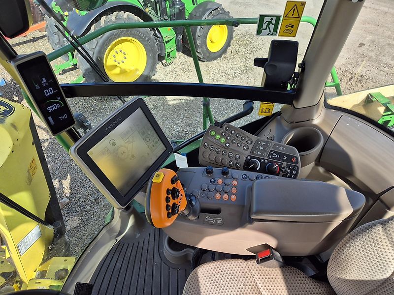 John Deere 8400
